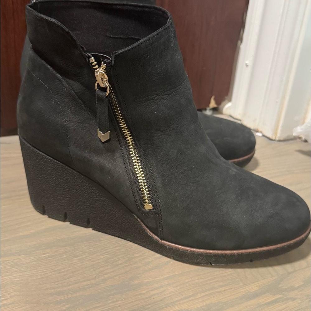 Dr. Scholl's Waterproof Black Ankle Booties with Gold Zipper
